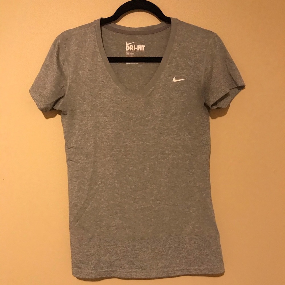 NIKE dry fit gray tee M